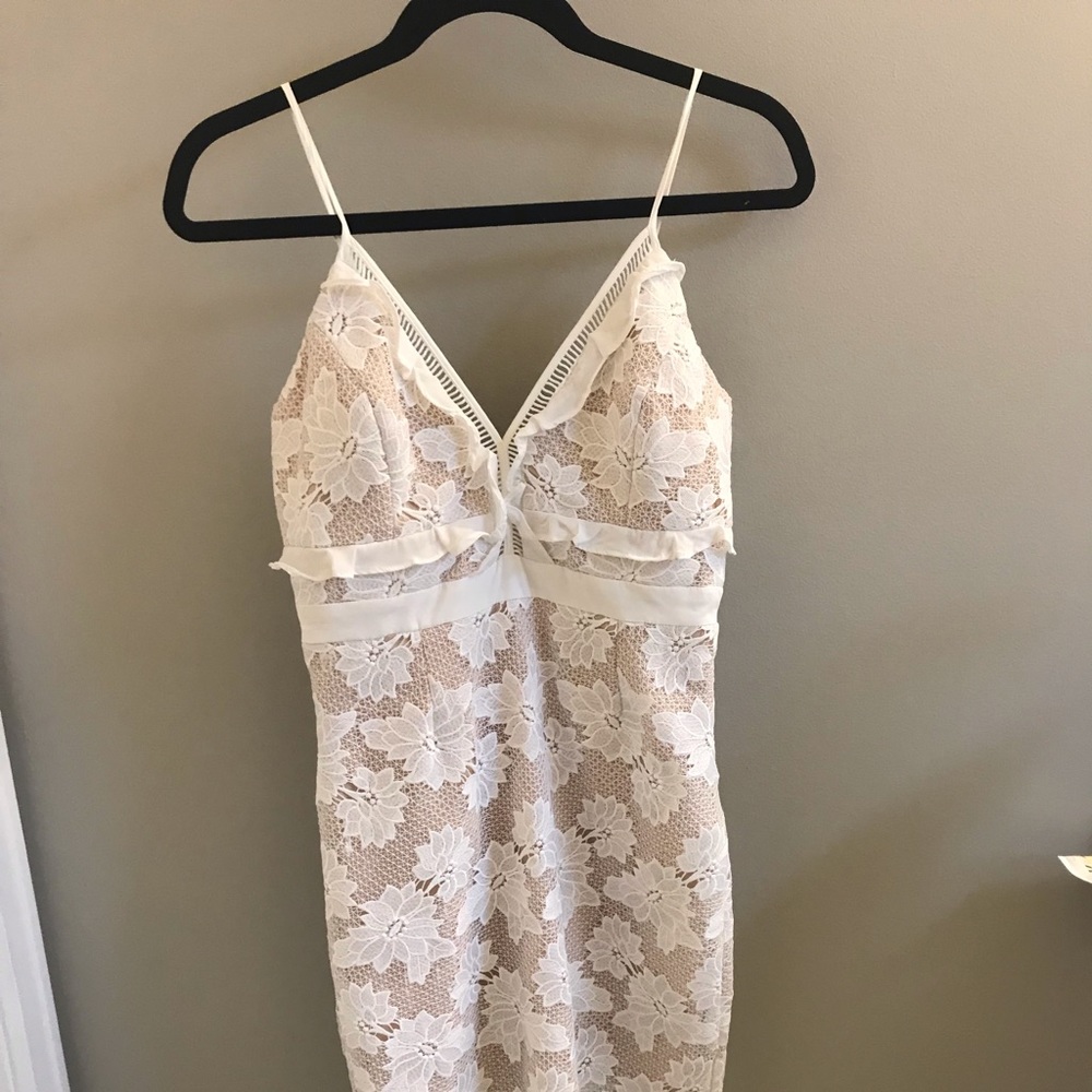 Vienna Bardot White Lace Dress